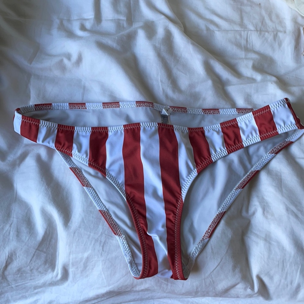 Solid and striped bikini bottoms L